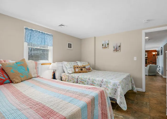 Family Cape Escape—Beach, Boardwalk Game Room