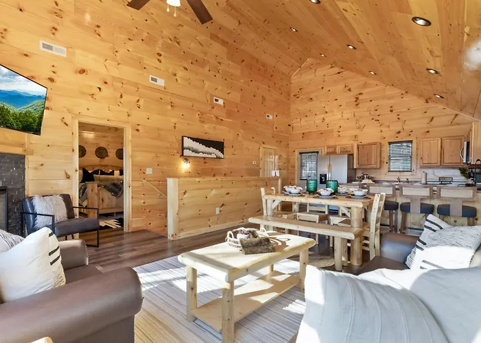 Parkway Paradise W/ Private Hot Tub