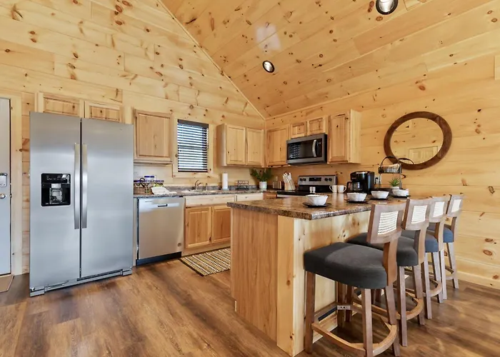 Parkway Paradise W/ Private Hot Tub