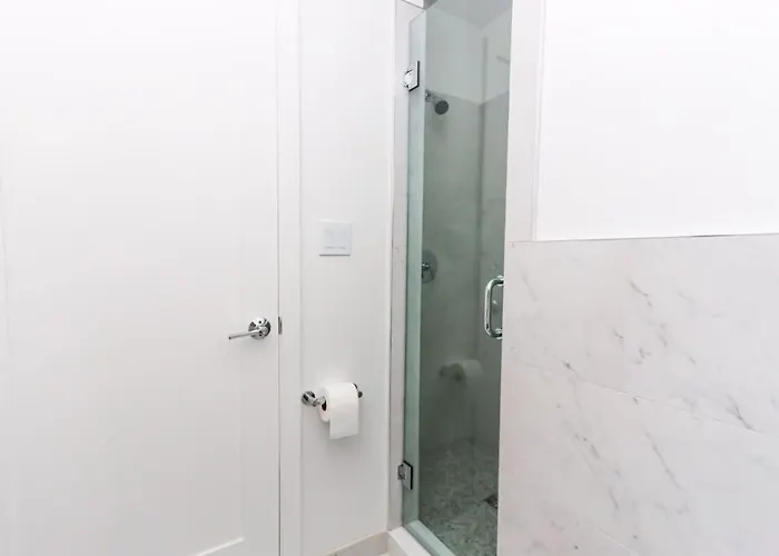 Modern Suite In Fenway Neighborhood