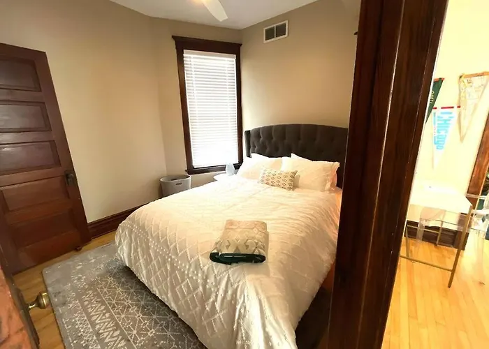 Irving Park Updated Vintage Top Unit 2-Flat