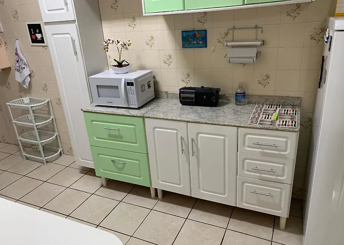 APARTAMENTO NA PRAIA GRANDE A 200 MÉTROS DA PRAIA, CONFORTÁVEL ESPAÇOSO WIFI 350 Mega TV Claro, ÓTIMA LOCALIZAÇÃO