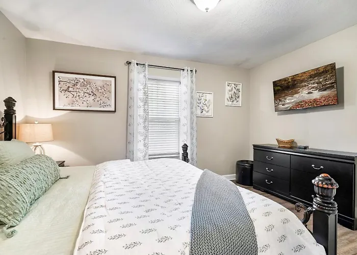Luxury Condo, Sleeps 6, 3.2 Miles To Dollywood
