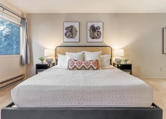 Tranquil Apt 2 King Suites Pet Friendly Near Dt Bellevue