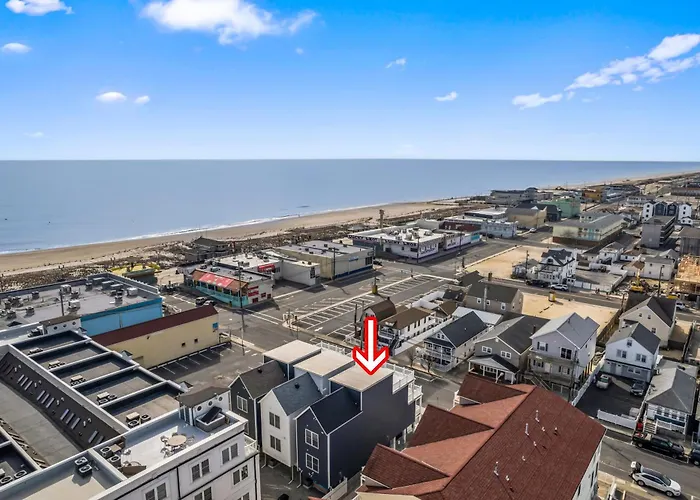 Beach House Steps Away From The Boardwalk And Beach With Ocean Views In Seaside Heights!