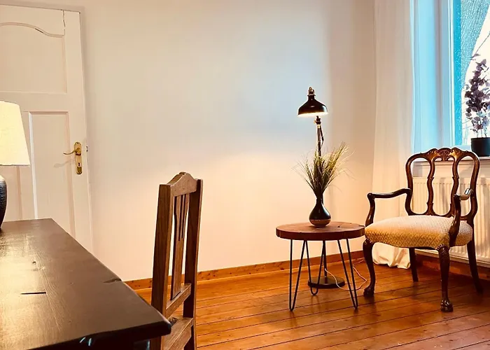 b e d&a g e d e s i g n -extra large- wunderschöne komplette Wohnung mit viel Platz&4 Schlafzimmer b e d&a g e d e s i g n -small- wunderschönes Zimmer mit Bad Rechnungserstellung für Geschäftsreisende&Firmen