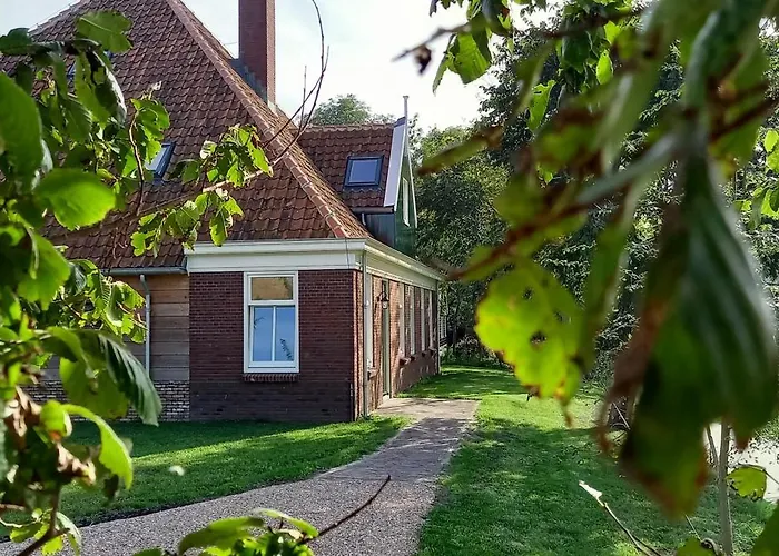 Aan De Dijk