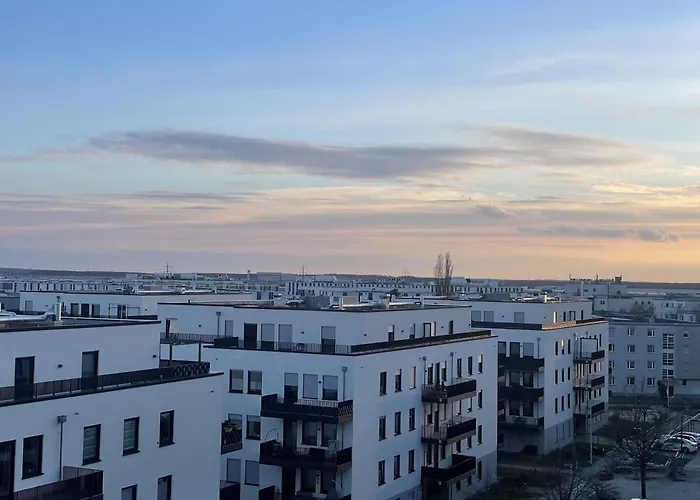 Luxurious And Stylish Apartment At Ber Airport