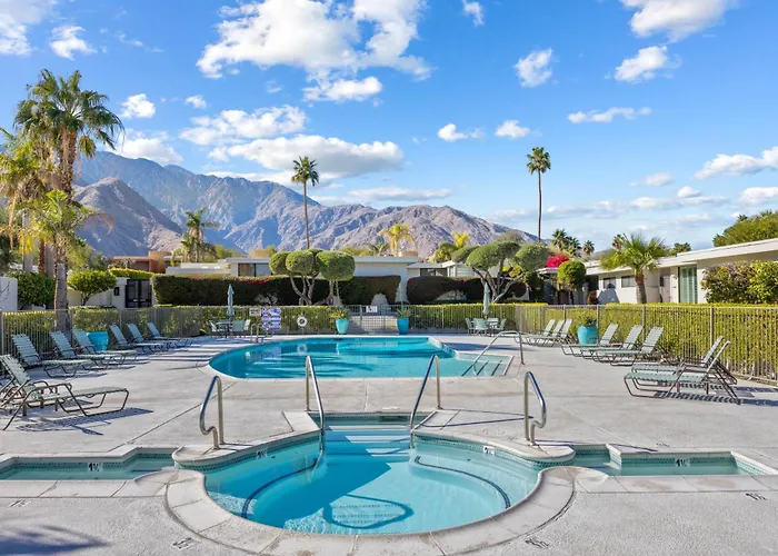Private Pool & Mountain Views!