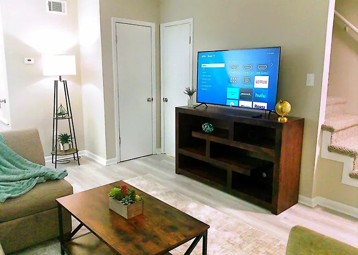 Liberty Towne Spring Lake - Blazing Wi-Fi Near I-95 And Fort Bragg - Perfect For Short Or Long-Term Stays