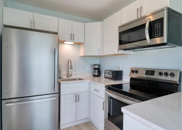 Beachfront, Newly Renovated At Aqua Vista