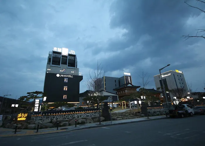 Jb Tourist Hotel