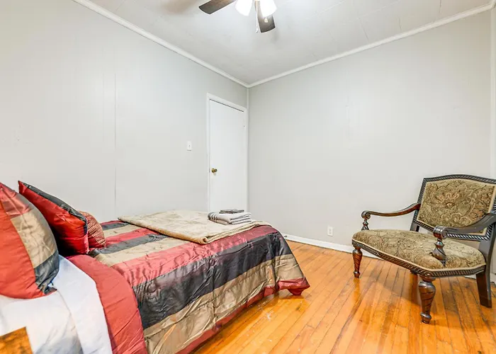6 Mi To Dtwn Attractions: Buffalo Apartment!