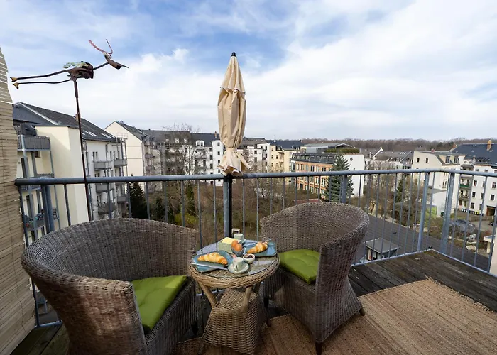 Schloßberg-Domizil mit Weitblick - Arbeitsplatz, Balkon, Netflix, Badewanne&Yogamatte