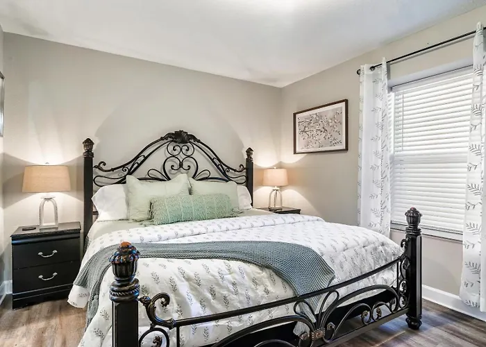Luxury Condo, Sleeps 6, 3.2 Miles To Dollywood