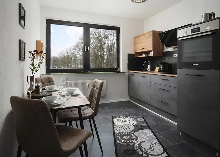 1-4 Gäste Wohnung W-Lan, Netflix, Amazon, Parken, Arbeitsplatz, 24h Check in ,Vollausgestattet Küche, Handtücher Seife u,v,m für Geschäftsreisende, Paare, Familien ,
