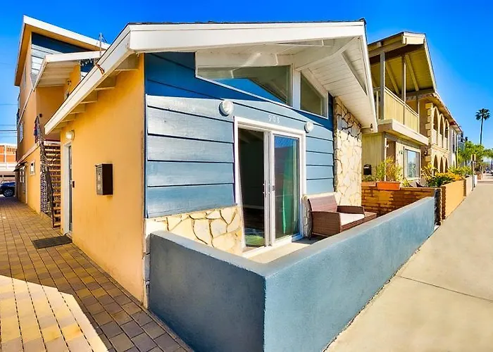 Perfect 3 Bedroom Home Between The Bay And Beach
