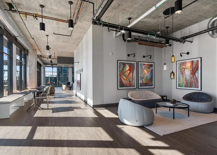Fulbrix Bright Designer Apartments With West Loop Views