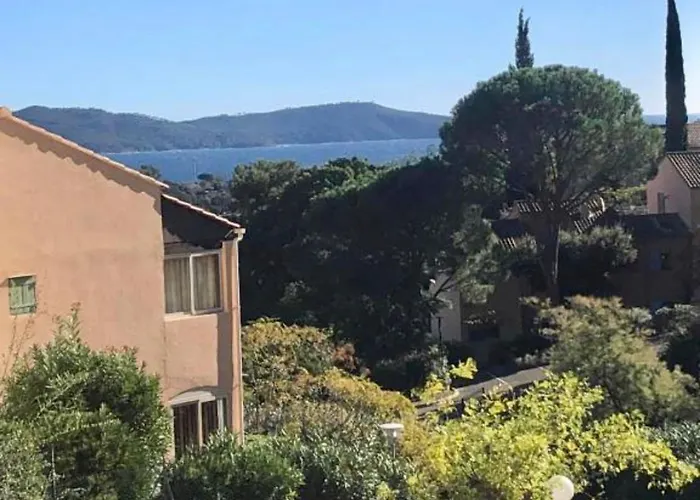 Cavalaire Vue Mer Au Loin Maisonnette Tout Equipee Pour 4 Personnes Avec Piscine,Clim,Wifi,Velos,Tv,Plancha