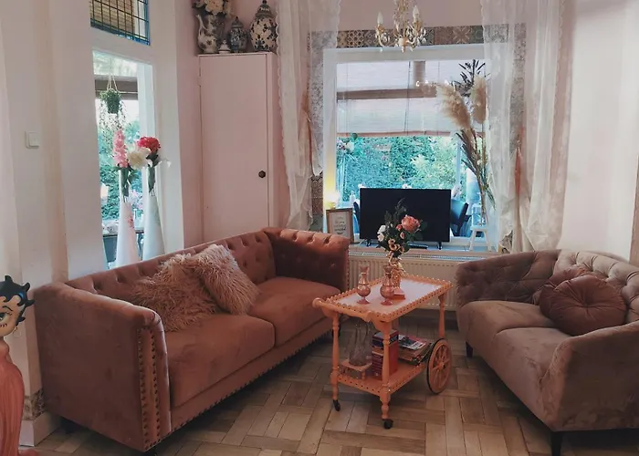 Pink Hotel B&B Lela