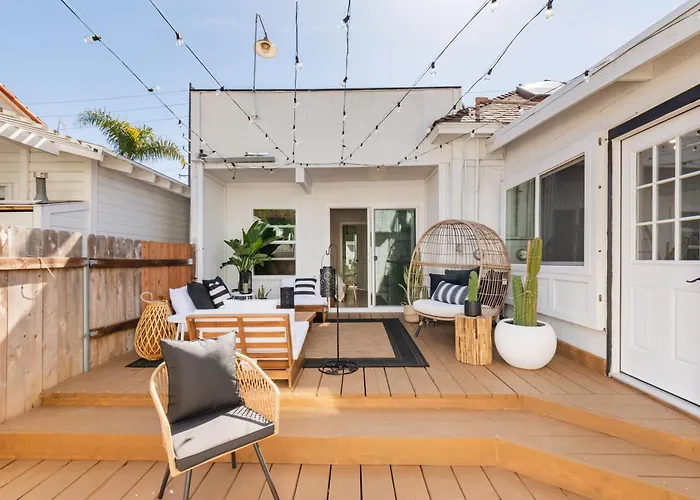 Walk To Beach! Patio, Rooftop, Yard, Bbq! Downtown Huntington
