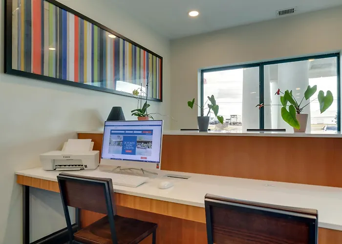 Holiday Inn Express & Suites Bryan-Montpelier By Ihg
