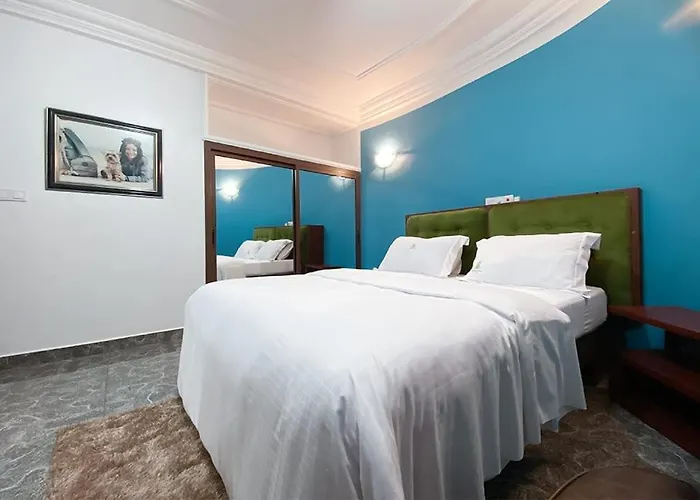 Double Twins Hotel & Suites