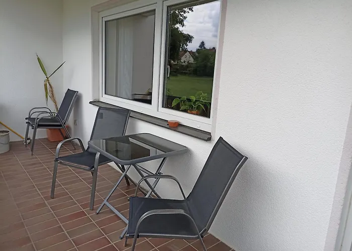 Große helle Ferienwohnung mit Balkon, ruhig gelegen mit guter Verkehrsanbindung