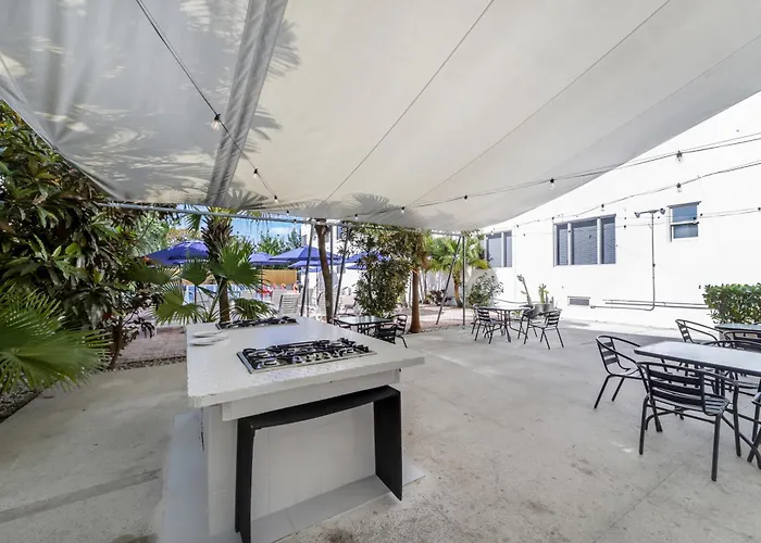 Tropics Hotel Miami Beach