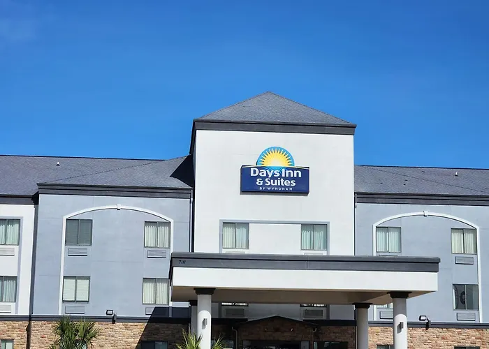 Days Inn & Suites By Wyndham Houston / West Energy Corridor