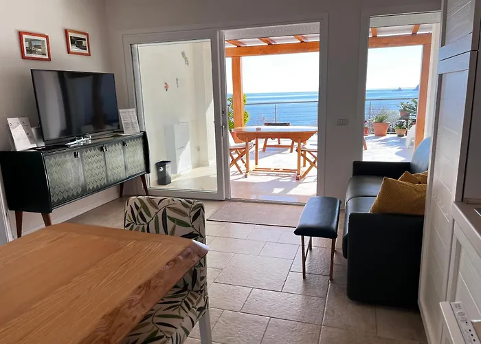 Sea House Iun Q7317