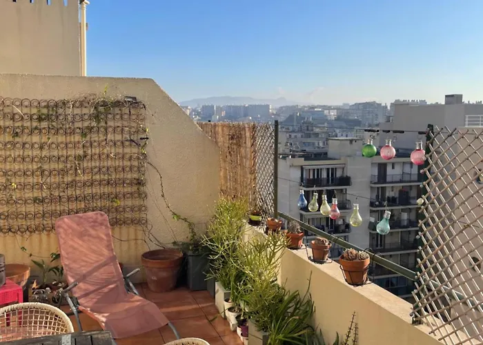 A L'Air Libre, Perche Au Calme Et Au Soleil