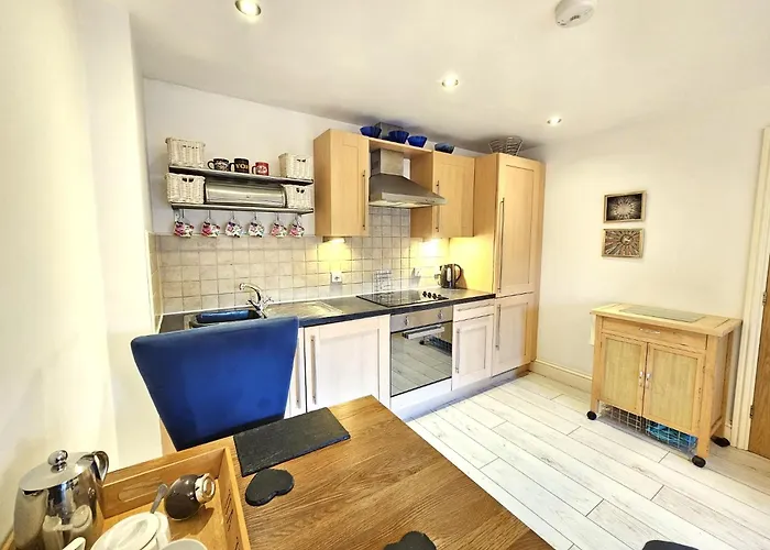 Private George Hudson Court Apartments Close To City Walls