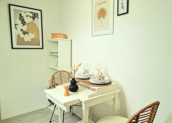 Homestay-Stylish, Zentral- Loft Apartment-Parking