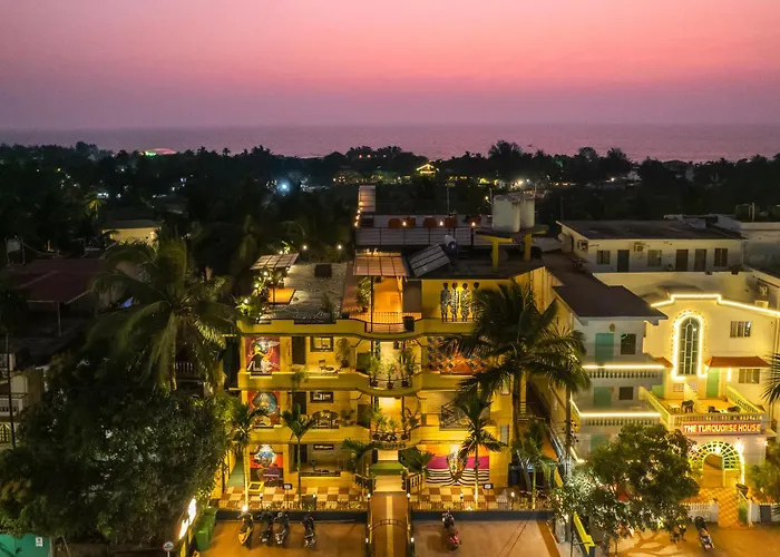 Whoopers Boutique Hotel Morjim