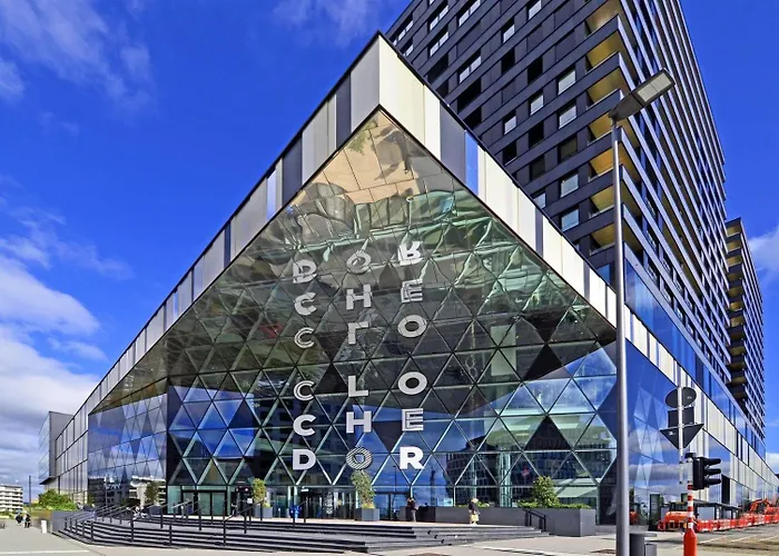 Lawson'S Gold Bell Studio