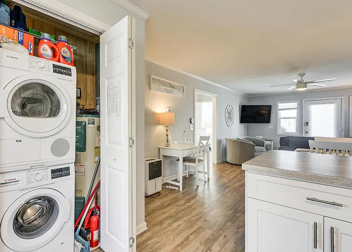 Ocean Isle Beach Condo W/ Balcony: Steps To Shore!