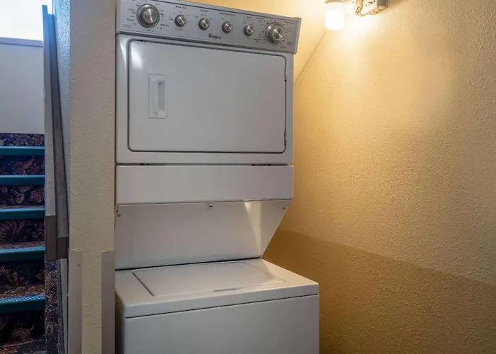 Super 8 By Wyndham Edmonton International Airport