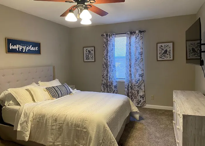 Charming Condo Near Wfu And Hospitals, Full Kitchen, Strong Wifi, In-Unit Laundry