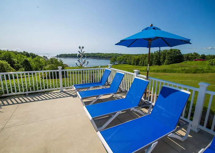 Strawberry Hill Seaside Inn