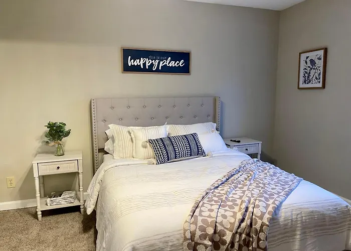 Charming Condo Near Wfu And Hospitals, Full Kitchen, Strong Wifi, In-Unit Laundry