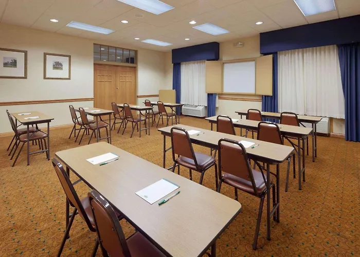 Comfort Inn & Suites Cuyahoga Falls - Akron