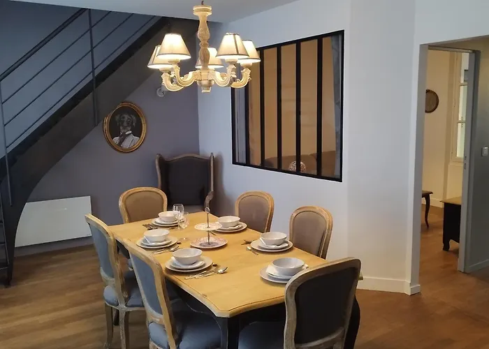 Spacieux Duplex En Plein Centre-Ville De Fontainebleau