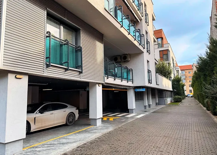 Stylish Apartment Getaway With Self Check-In And Free Parking Lot