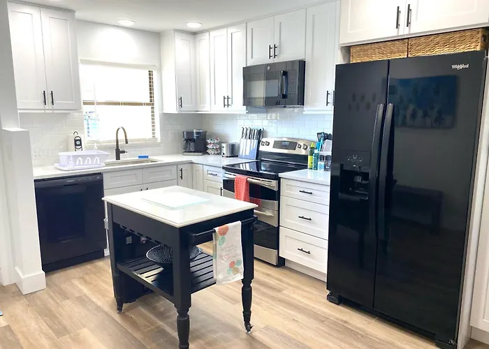 Minutes To Sanibel With Heated Pool, Tennis And Beach Gear