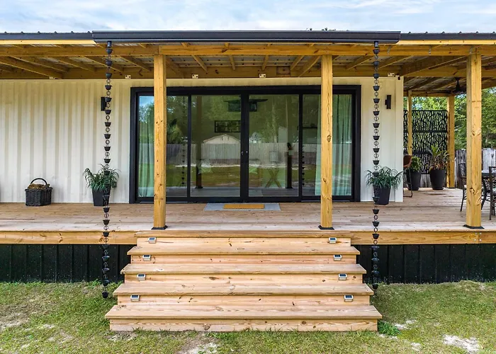 "Glamtainer" One Of A Kind Romantic Luxe Retreat, 8 Minutes To Emerald Beach, Outdoor Haven
