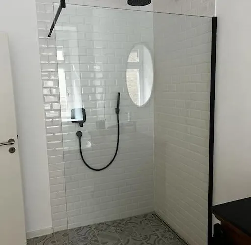 Stilvolle Mosel-Ferienwohnung - Alte Apotheke in Ürzig - Bis 5 Personen - 2 Schlafzimmer - großes Badezimmer