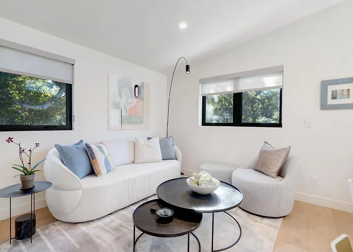 Dazzling Modern Home Close To Downtown Palo Alto And Stanford