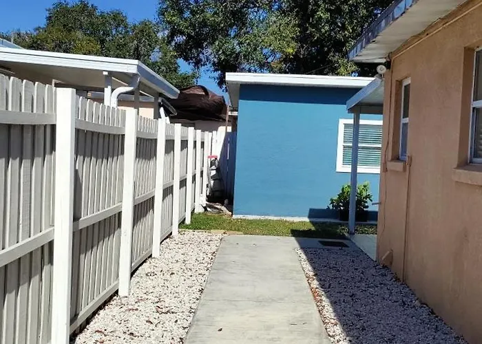 Loft Close To Downtown, Raymond James Stadium, Airport And Many More Places