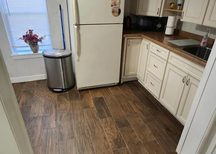 One Bedroom Few Blocks From The Beach And Tropicana Casino
